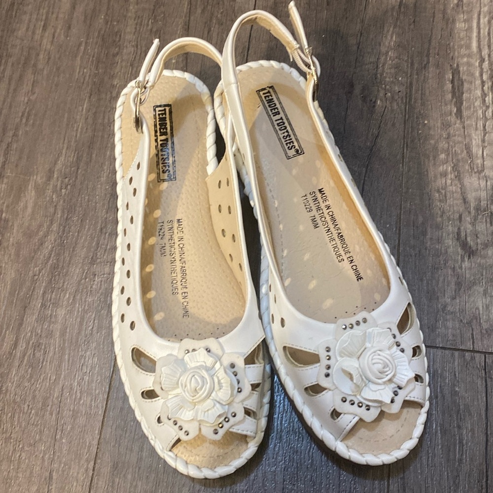 White tender tootsies flower
